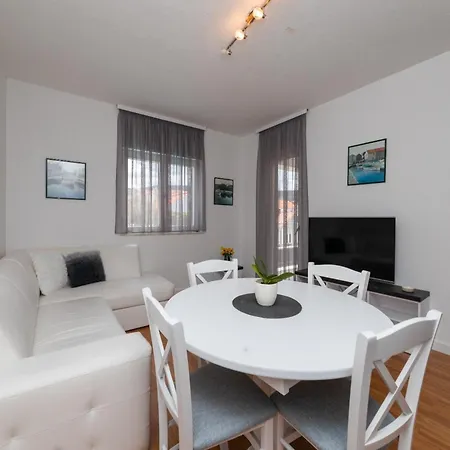 Garden Appartement Supetar