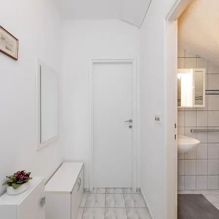 Garden Appartement Supetar