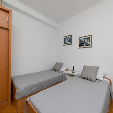 Garden Apartment *