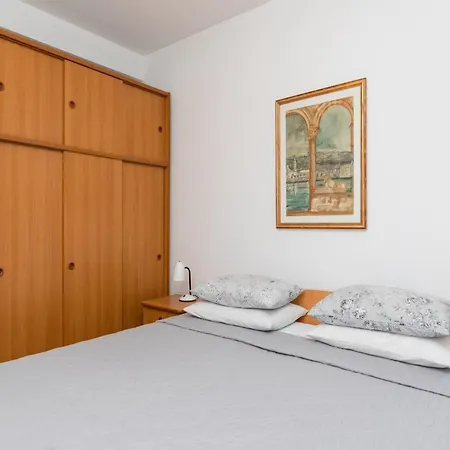 Garden Appartement Supetar