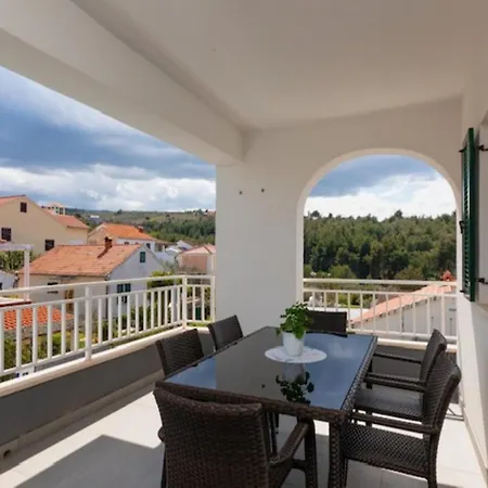 Garden Appartement Supetar